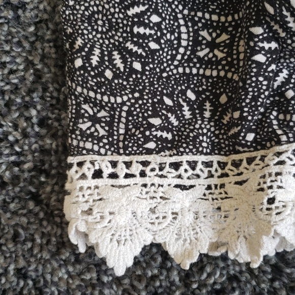 Shorts - Picture 3 of 3